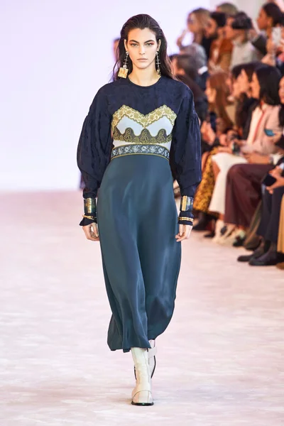 Look 17